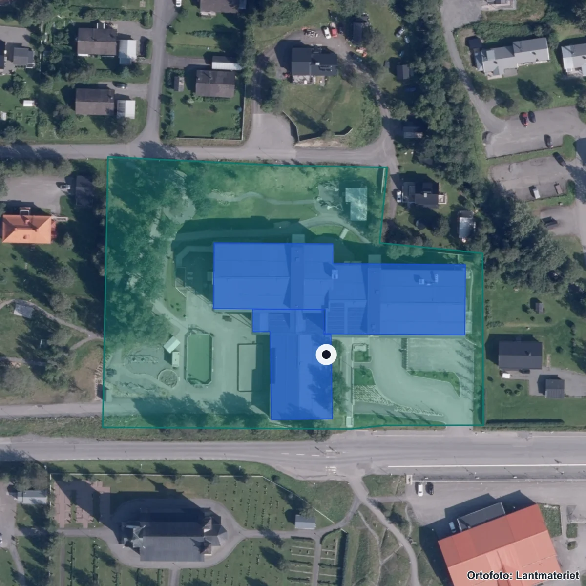 Flygbild över Duveds skola, ortofoto från Lantmäteriet