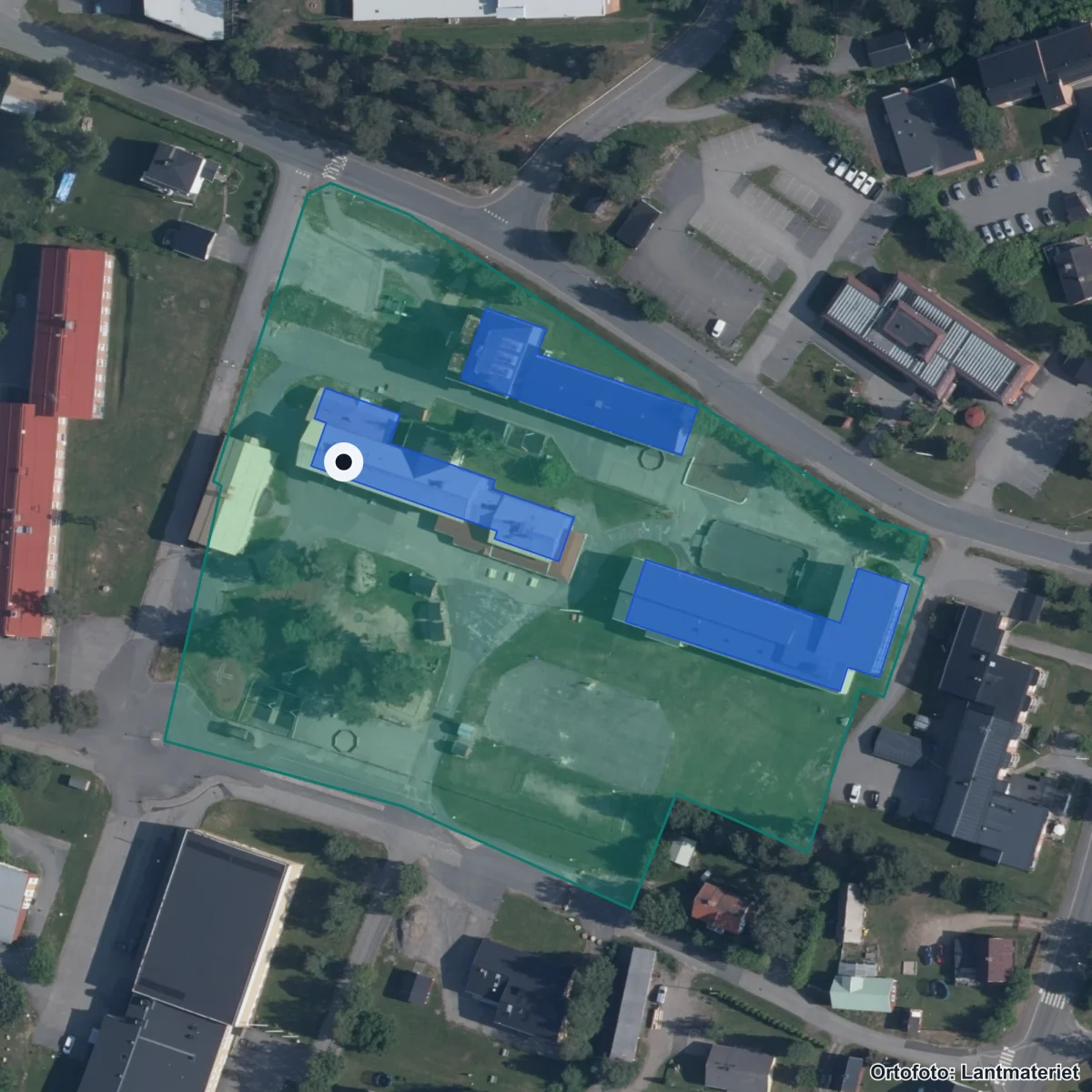 Aerial view of Svarträvens skola, orthophoto from Lantmäteriet