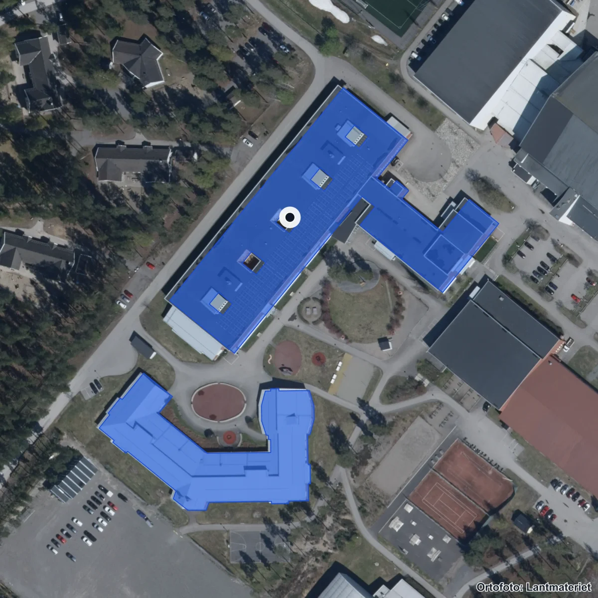 Flygbild över Arenaskolan, ortofoto från Lantmäteriet