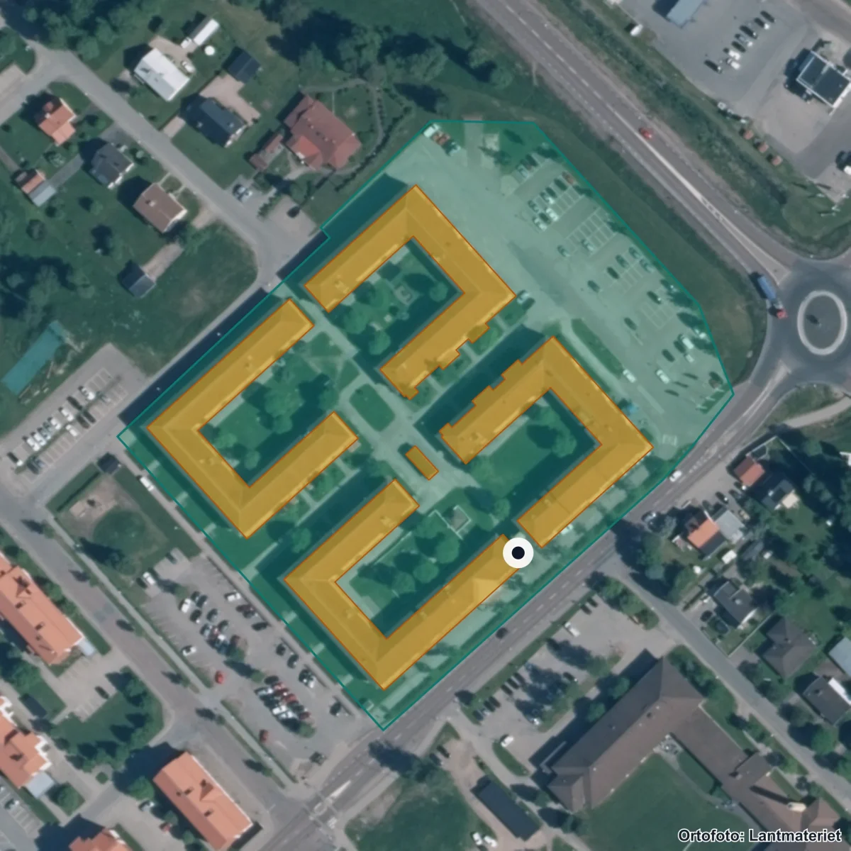 Flygbild över Malung-sälens vuxenutbildning, ortofoto från Lantmäteriet