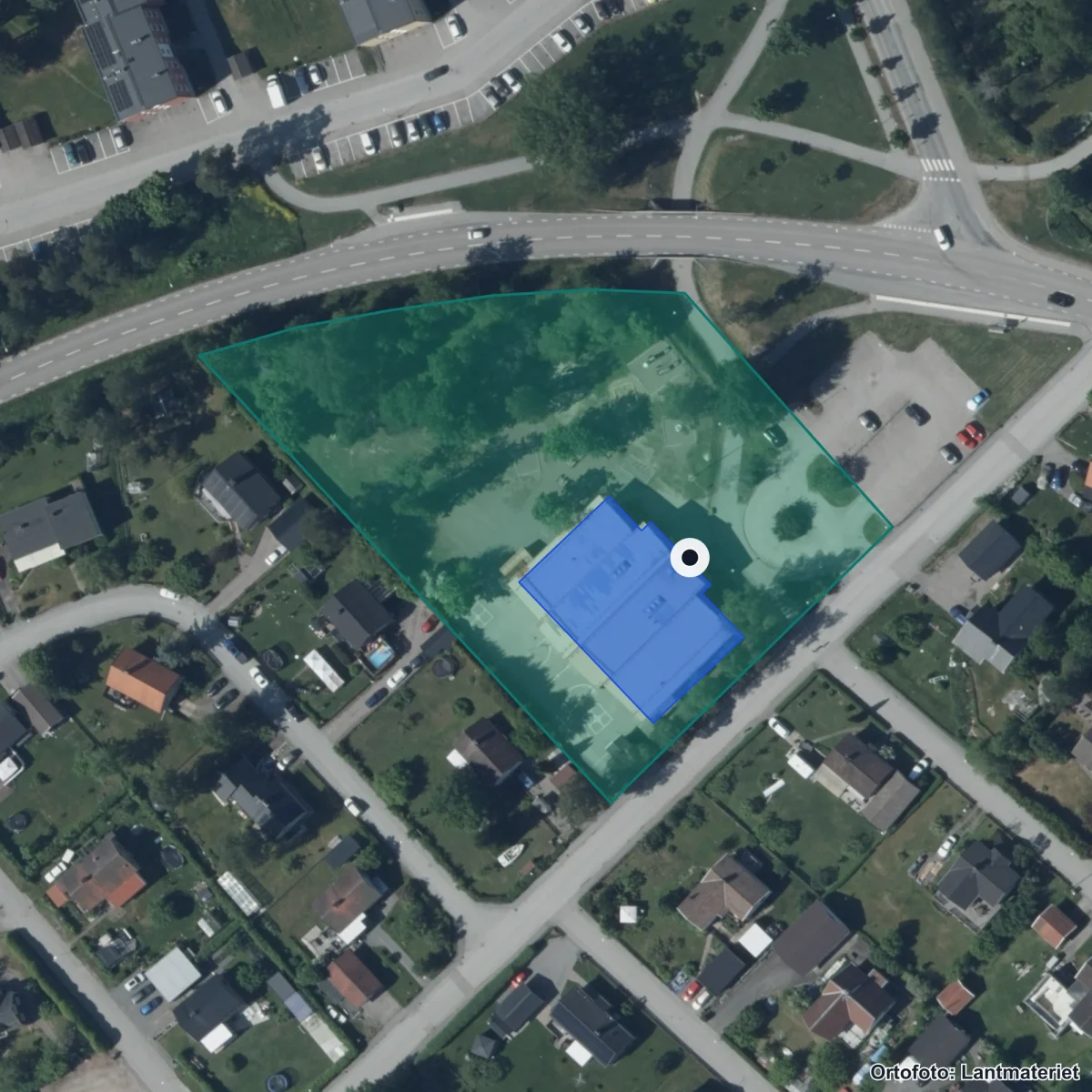 Flygbild över Ogenholts friskola AB, ortofoto från Lantmäteriet
