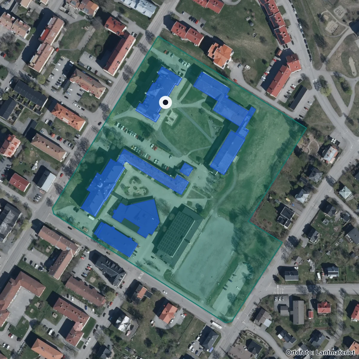Flygbild över Härnösands gymnasium, ortofoto från Lantmäteriet