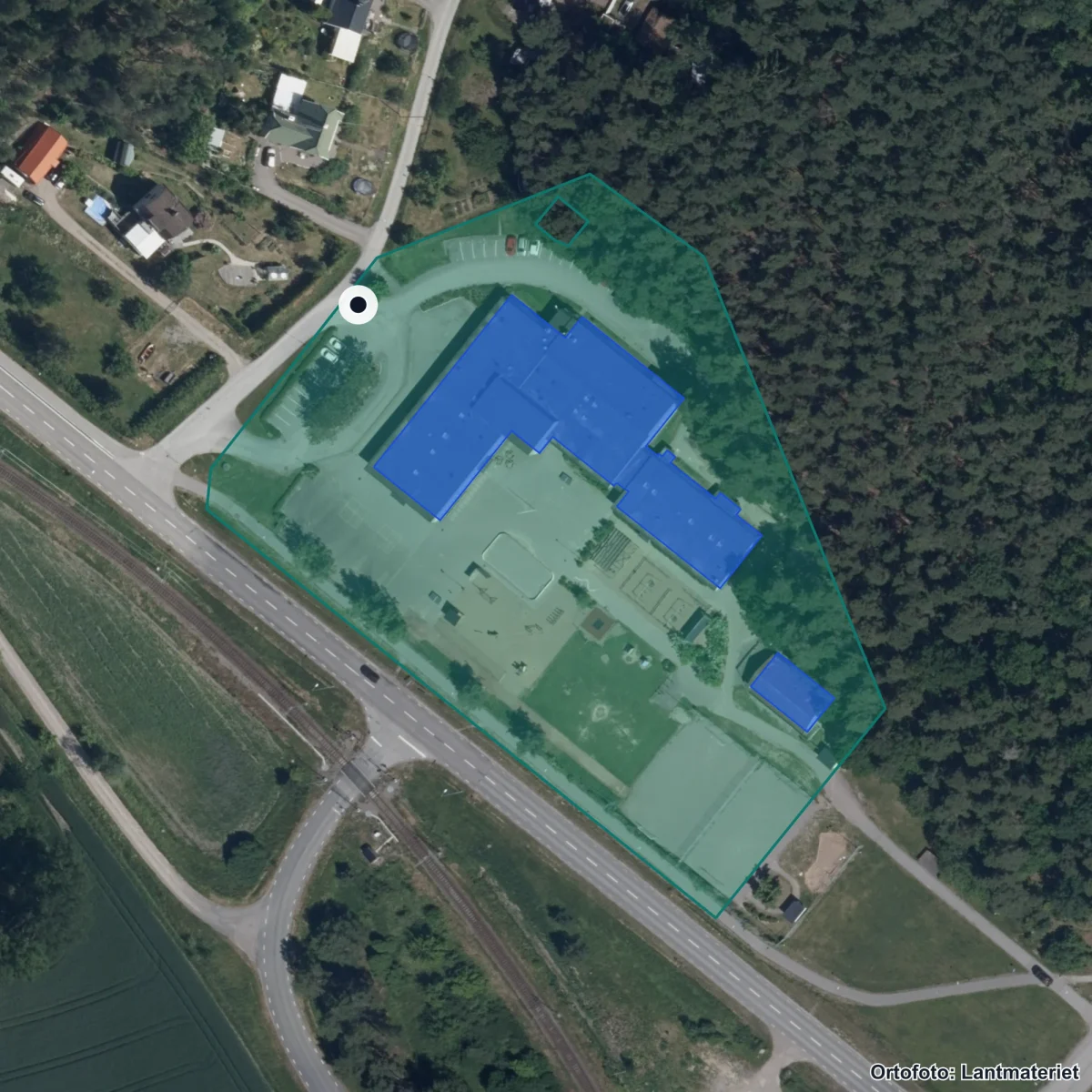 Flygbild över Grebyskolan, ortofoto från Lantmäteriet