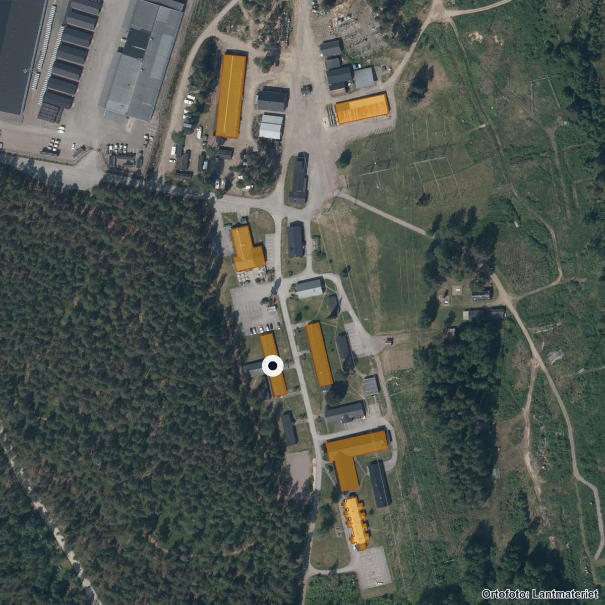 Flygbild över Åsbro Kursgård, ortofoto från Lantmäteriet