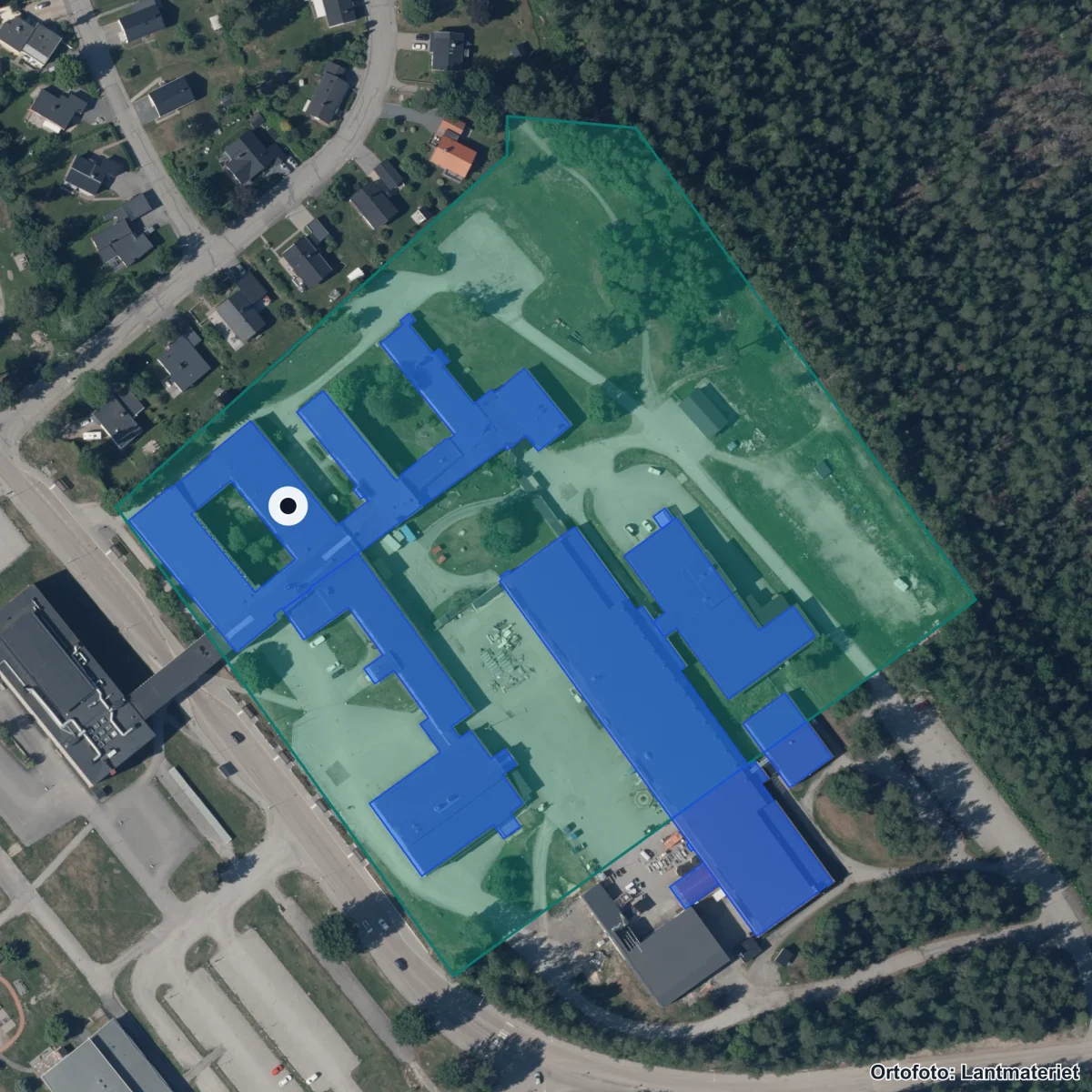 Flygbild över Örnsköldsviks Gymnasium, ortofoto från Lantmäteriet