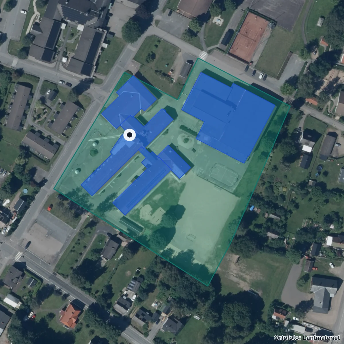 Flygbild över Hästveda skola, ortofoto från Lantmäteriet