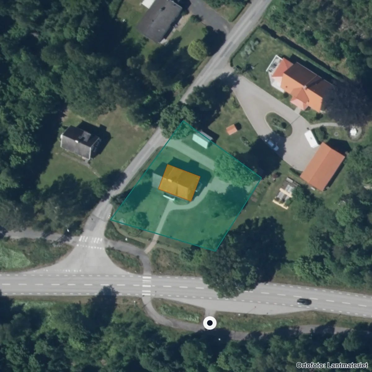 Flygbild över Virestads Friskola, ortofoto från Lantmäteriet
