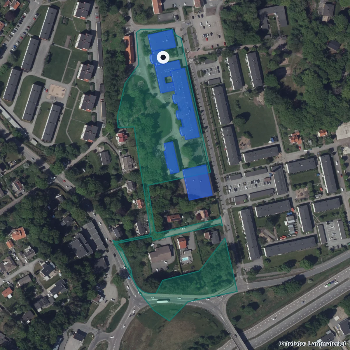 Flygbild över Alléskolan, ortofoto från Lantmäteriet