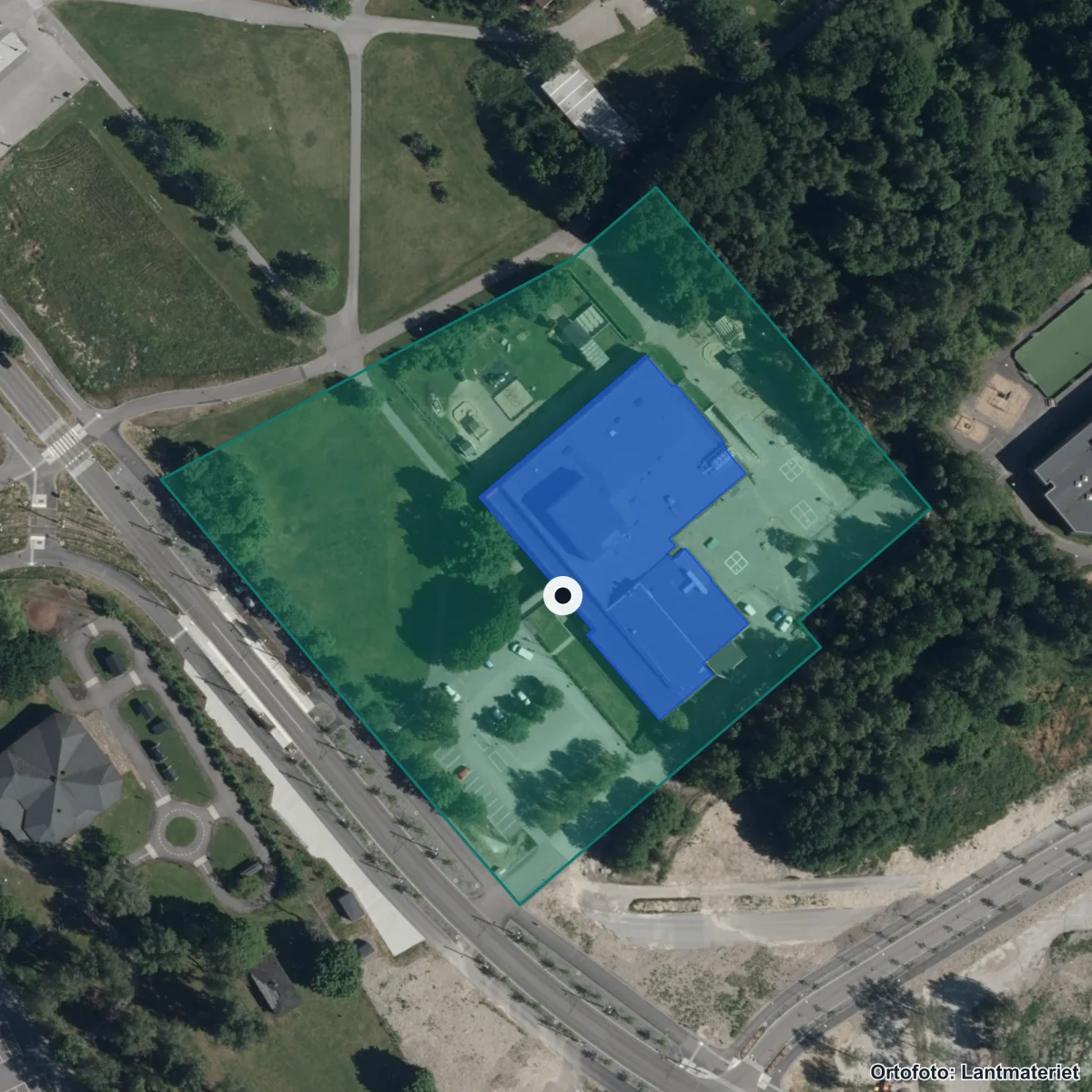 Flygbild över Johannesskolan Norrköpings Kristna Skola, ortofoto från Lantmäteriet