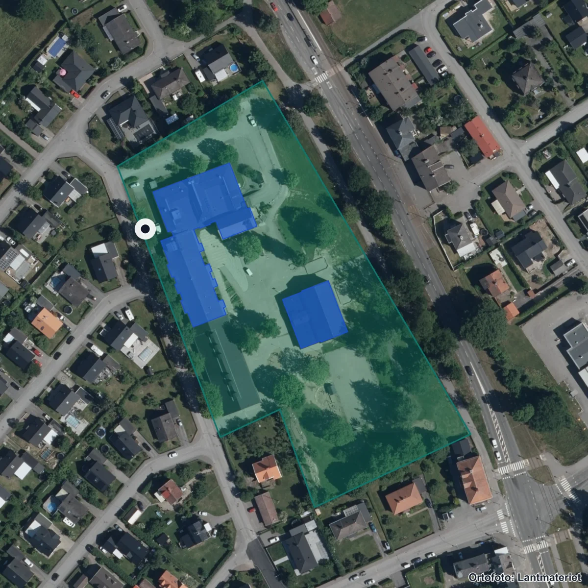 Flygbild över Kyrkskolan, ortofoto från Lantmäteriet