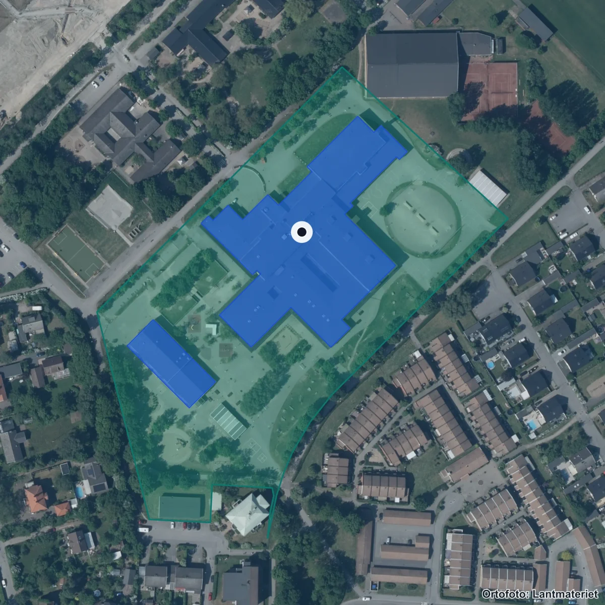Flygbild över Dalslundskolan, ortofoto från Lantmäteriet