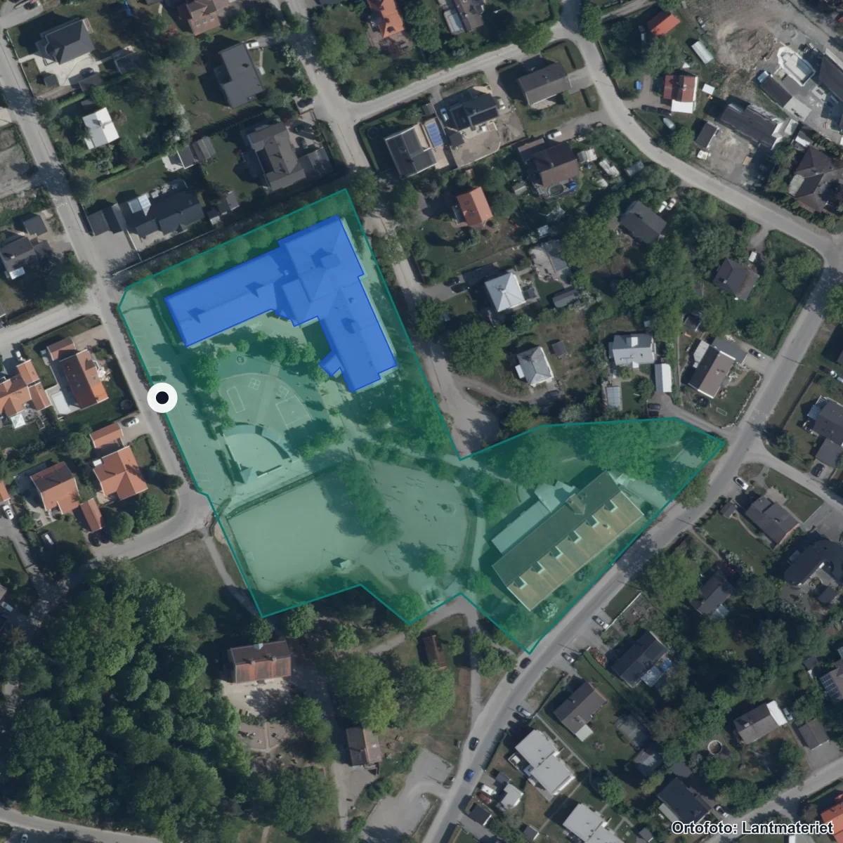 Flygbild över Innovitaskolan Segeltorp, ortofoto från Lantmäteriet