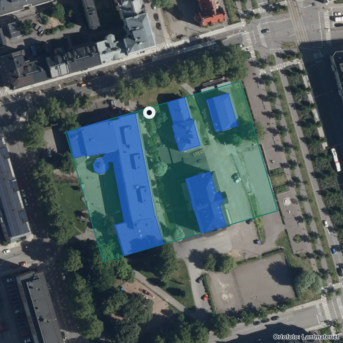 Flygbild över Djäkneparksskolan, ortofoto från Lantmäteriet