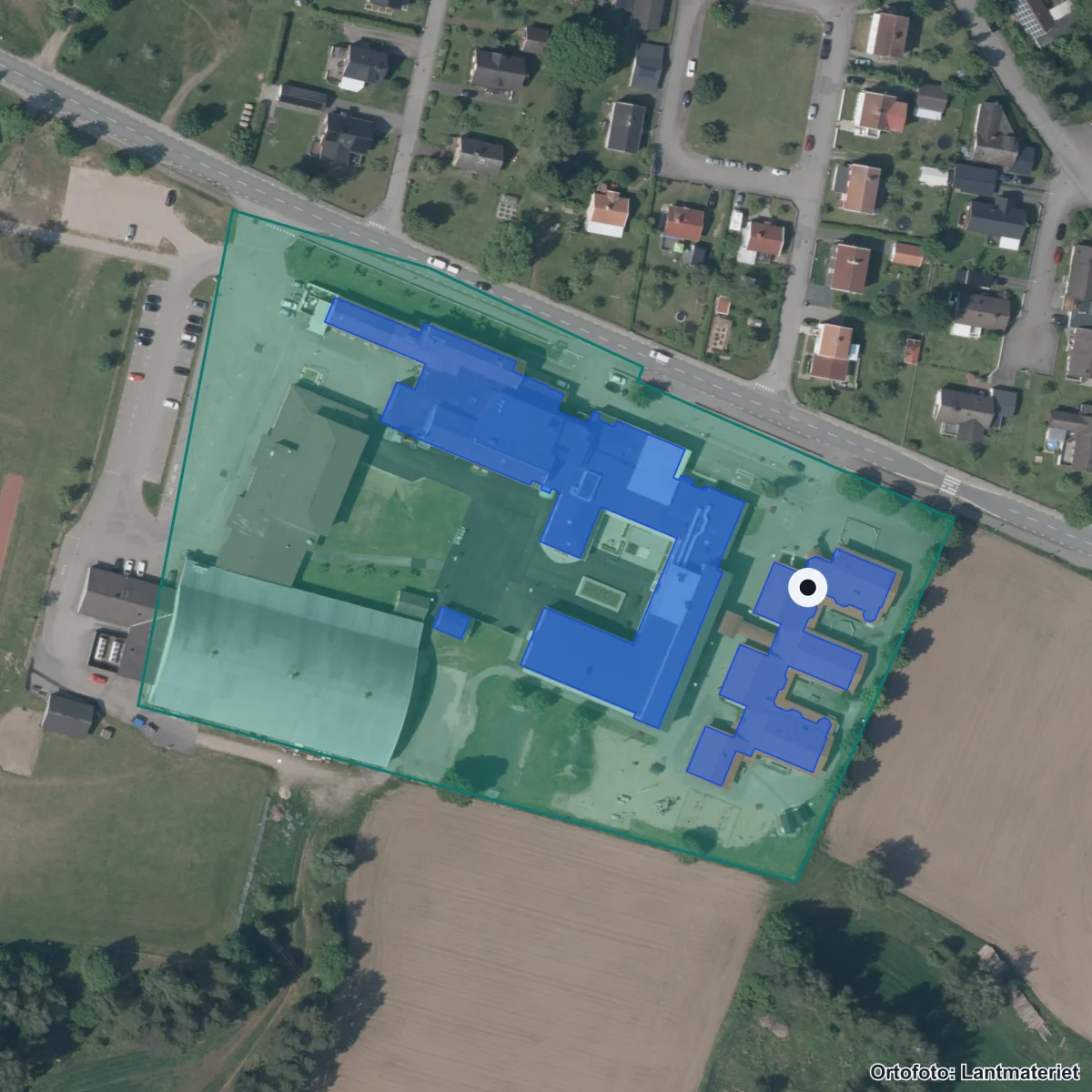 Flygbild över Landsbro skola, ortofoto från Lantmäteriet
