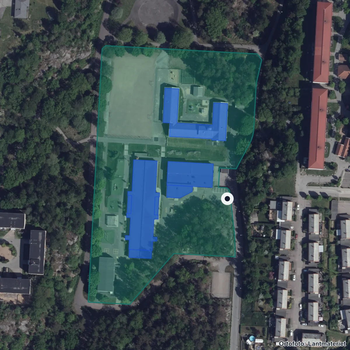 Flygbild över Långmosseskolan, ortofoto från Lantmäteriet