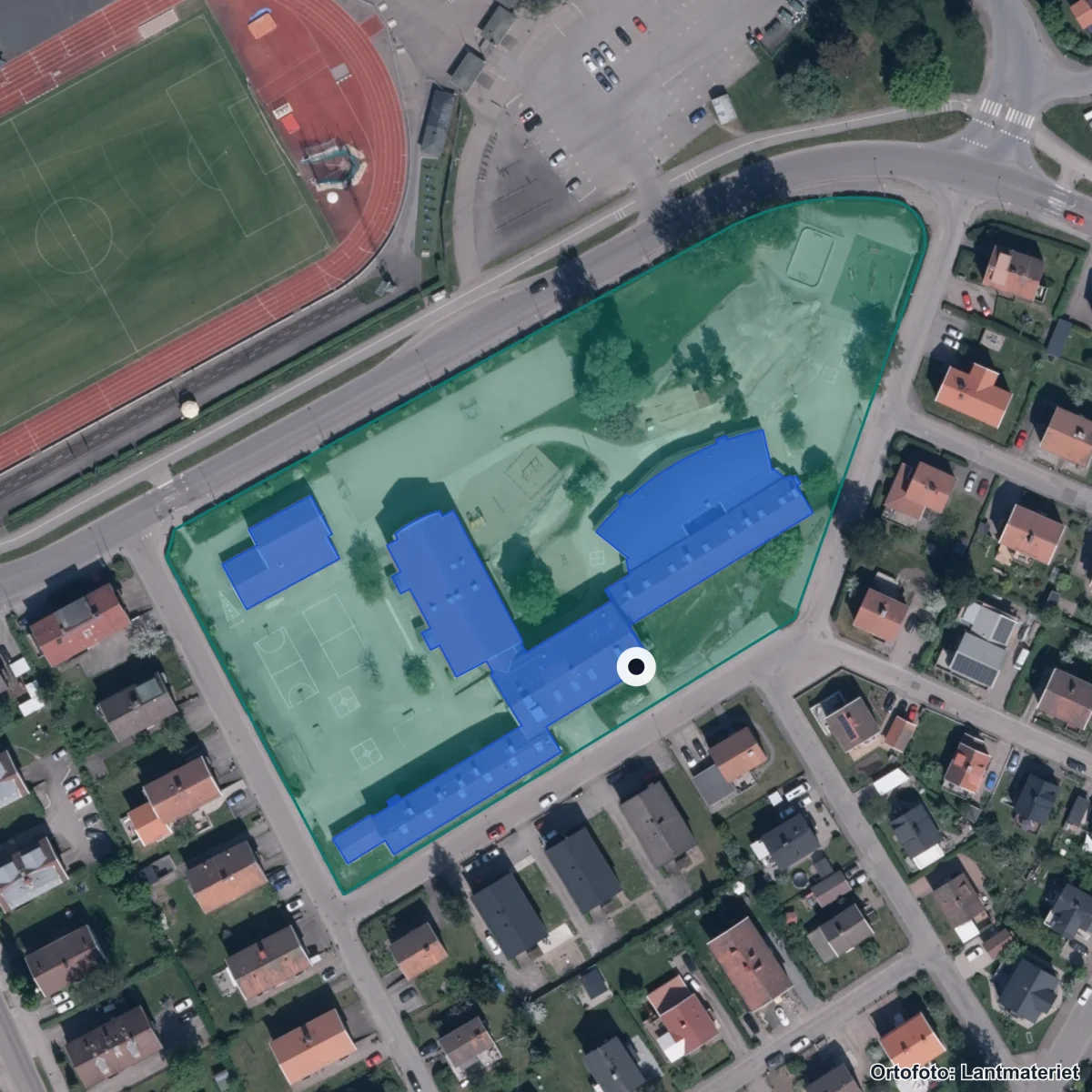 Flygbild över Stavreskolan, ortofoto från Lantmäteriet
