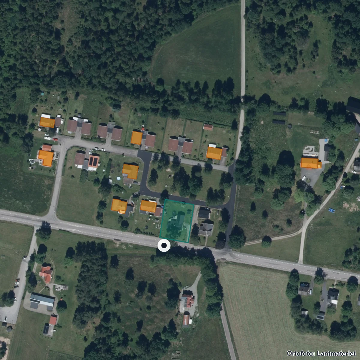 Flygbild över Hjortsbergskolan, ortofoto från Lantmäteriet