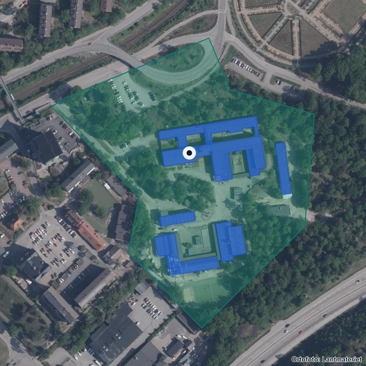 Flygbild över Wämöskolan, ortofoto från Lantmäteriet