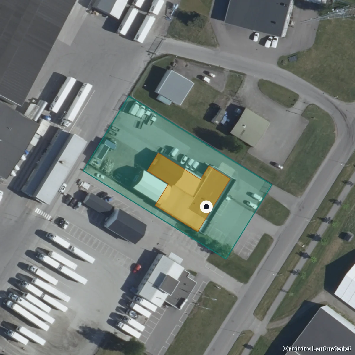 Flygbild över Campus Lidköping, Anpassad utbildning, ortofoto från Lantmäteriet