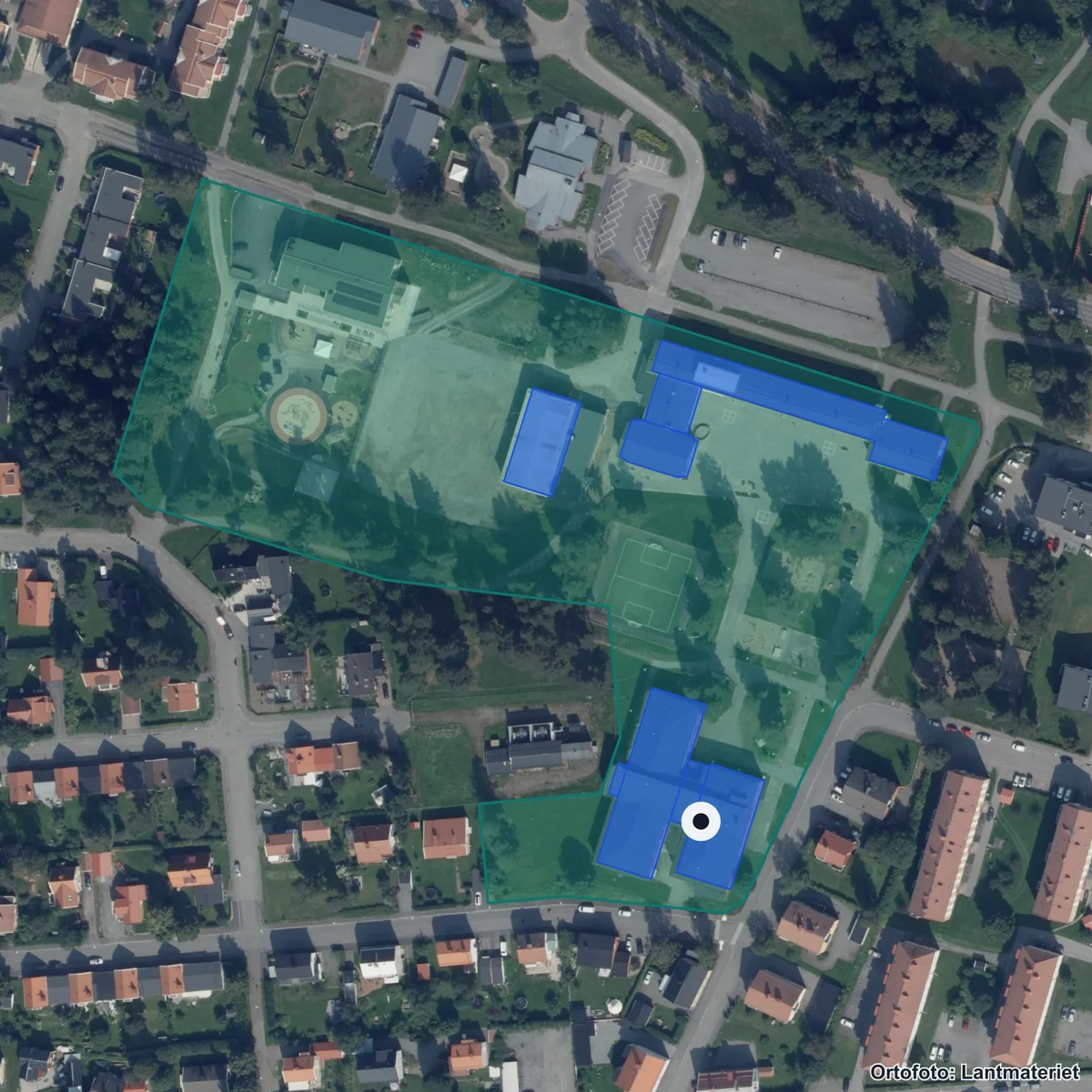 Flygbild över Norrhammarskolan, ortofoto från Lantmäteriet