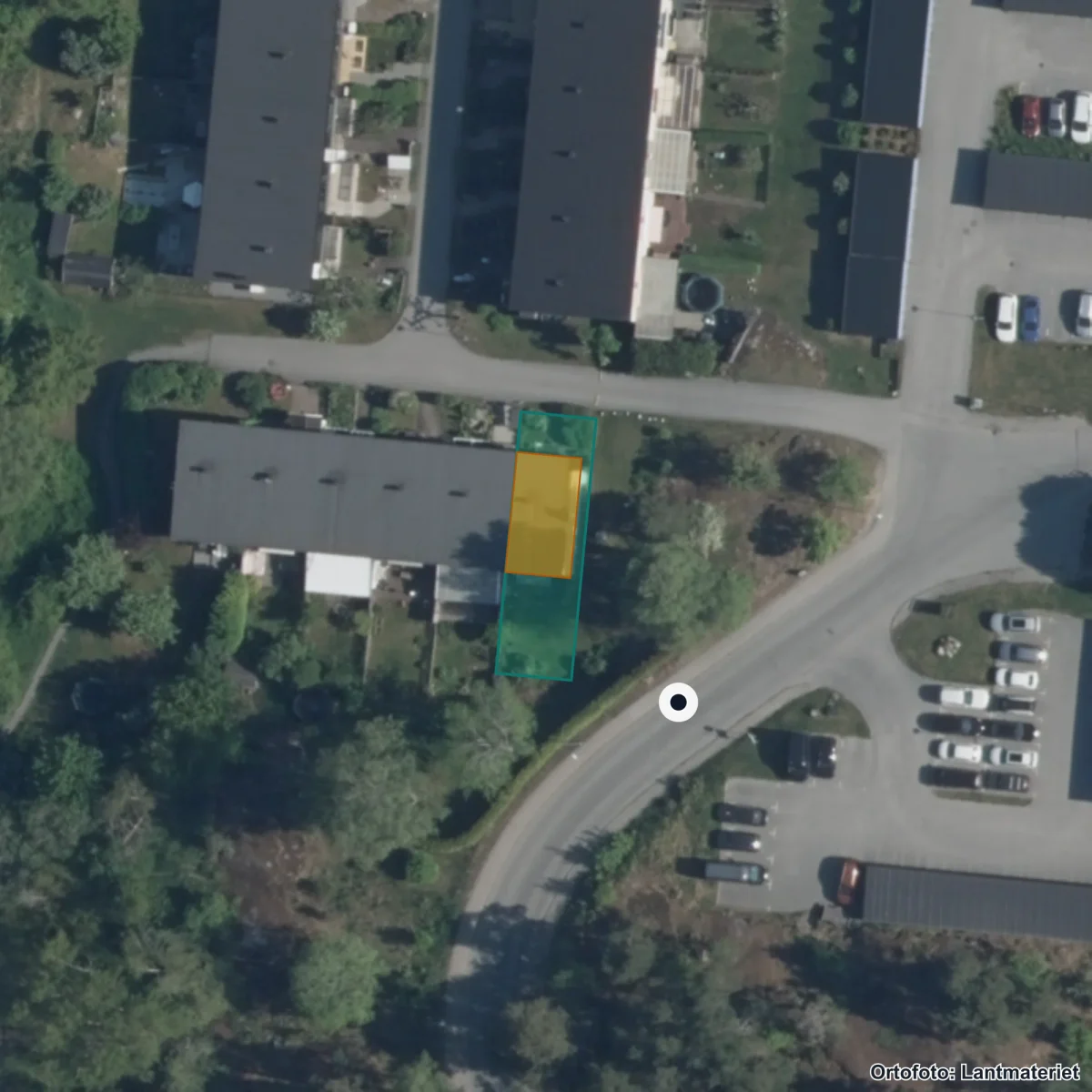 Flygbild över Träkvista skolan, ortofoto från Lantmäteriet