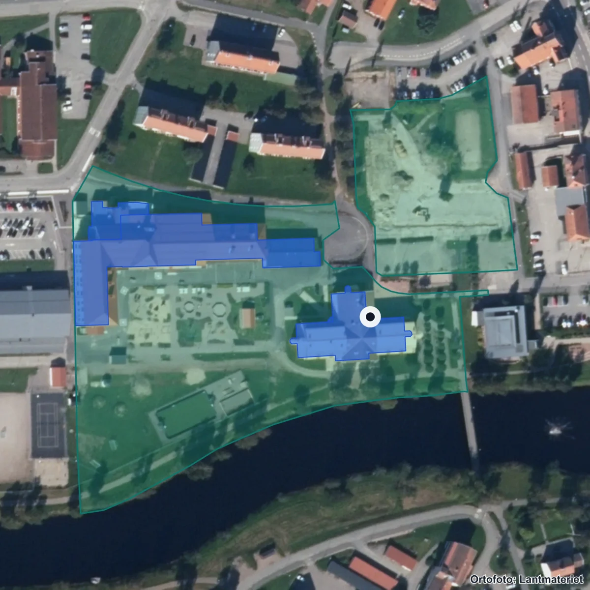 Flygbild över Voxnadalens gymnasium, ortofoto från Lantmäteriet