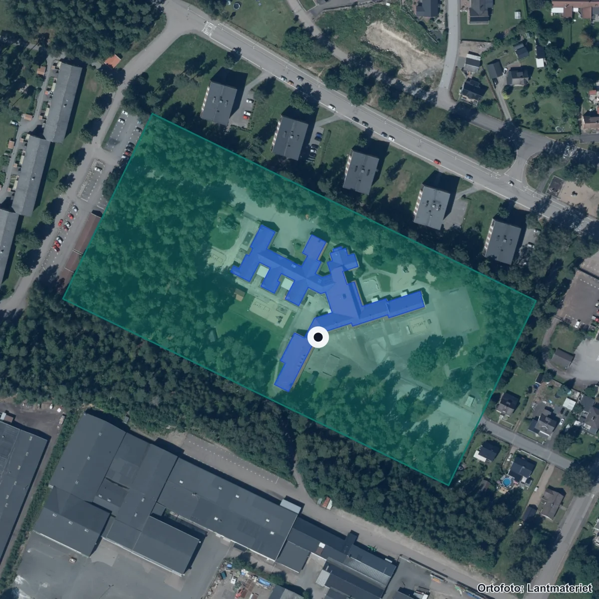 Flygbild över Klockarskogsskolan, ortofoto från Lantmäteriet