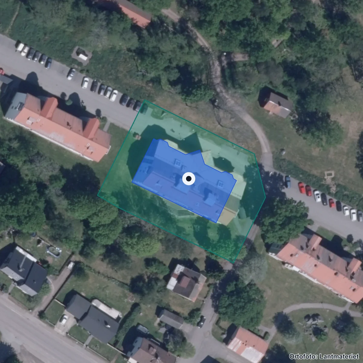 Flygbild över Högsby Lärcenter gymnasieskola, ortofoto från Lantmäteriet
