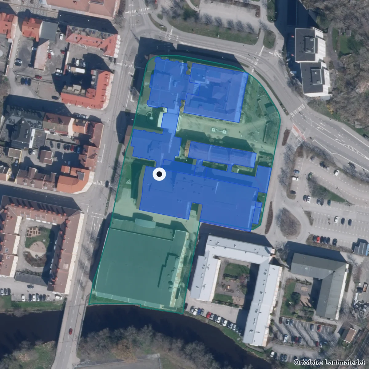 Flygbild över Uddevalla Gymnasieskola, ortofoto från Lantmäteriet