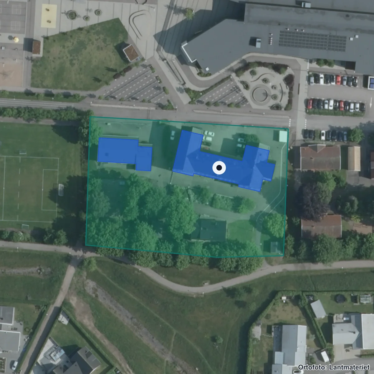 Flygbild över Kärlekens skola, ortofoto från Lantmäteriet