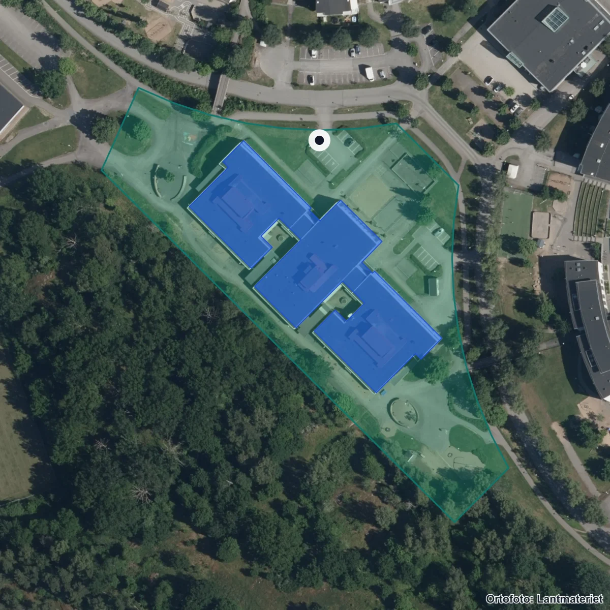 Flygbild över Navestadsskolan, ortofoto från Lantmäteriet
