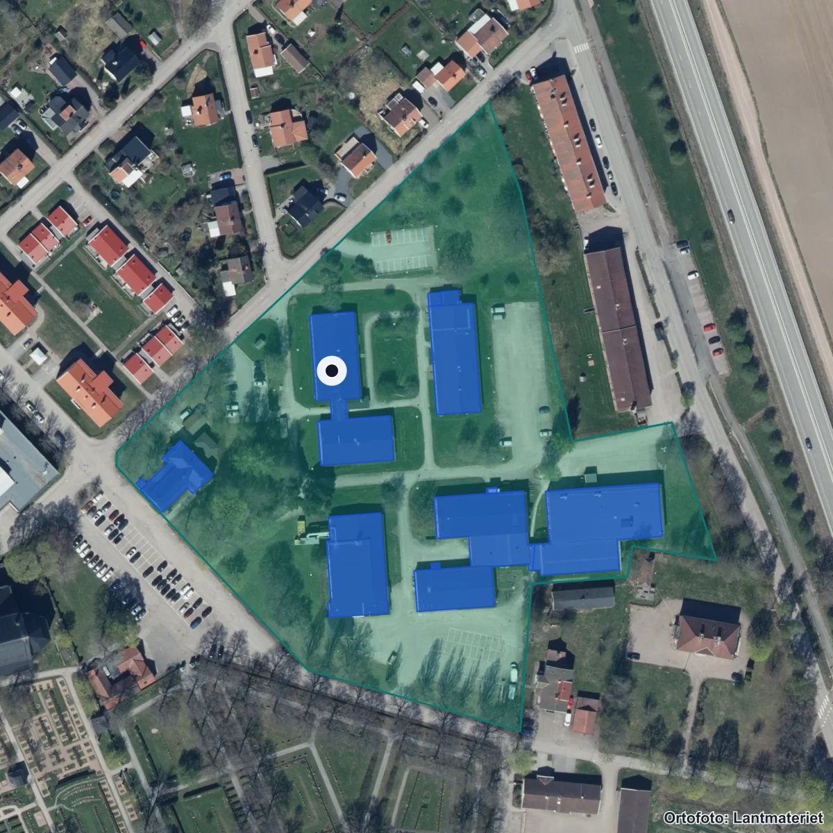 Flygbild över Hedemora Lärcentrum, ortofoto från Lantmäteriet