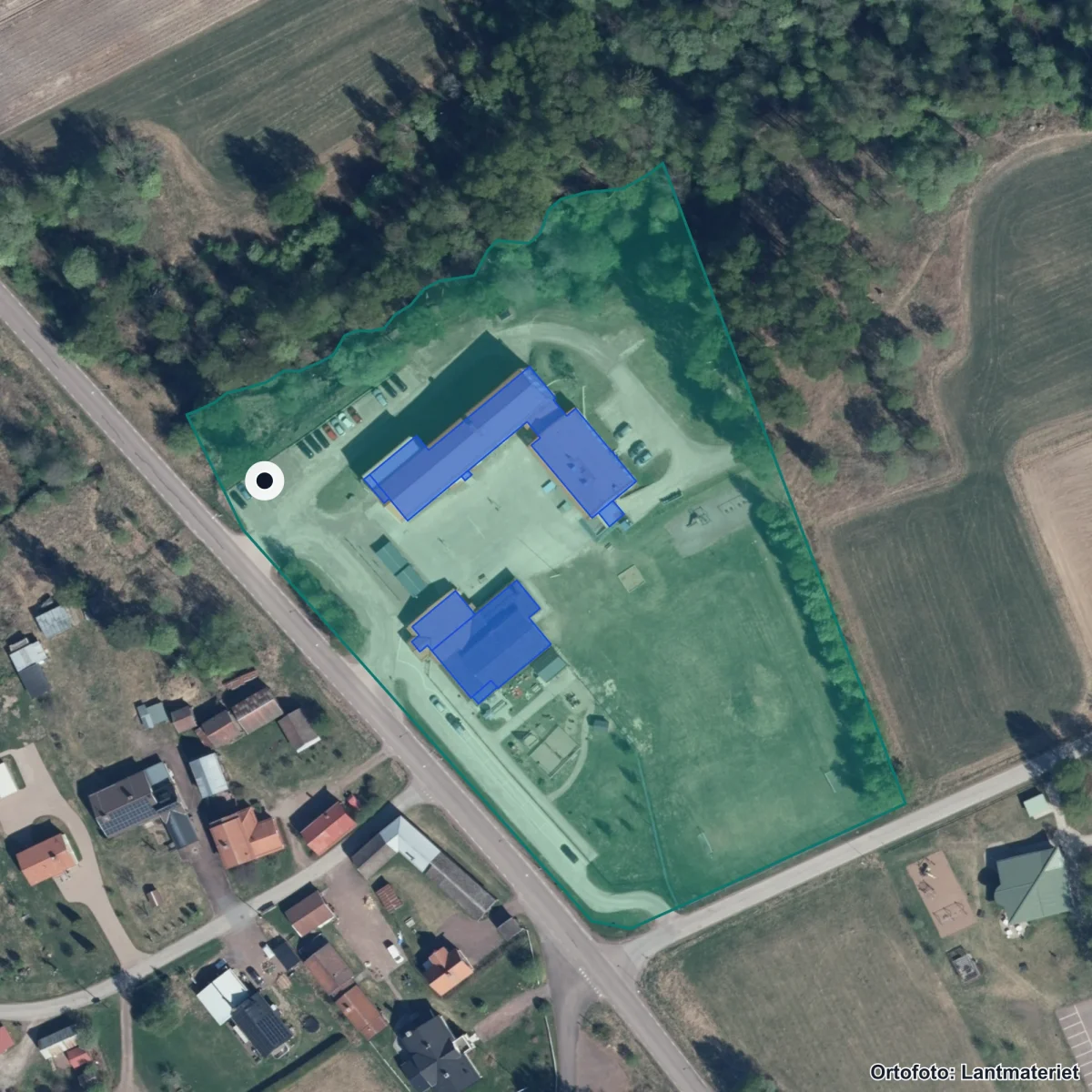 Flygbild över Våmhus skola, ortofoto från Lantmäteriet