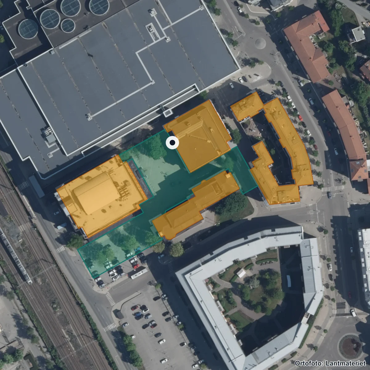 Flygbild över Vård- och omsorgsgymnasiet Sollentuna, ortofoto från Lantmäteriet