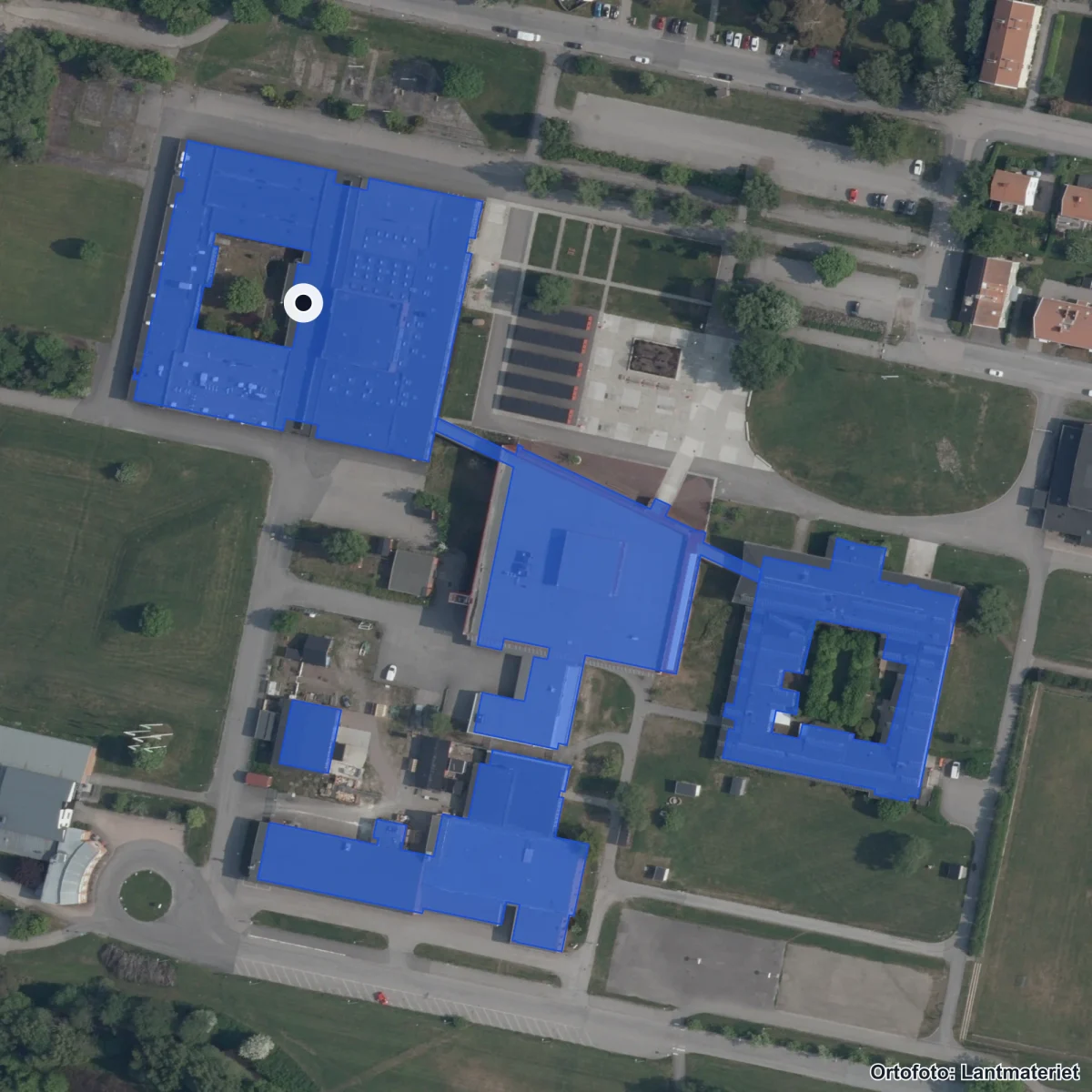 Flygbild över Nyköpings Gymnasium, ortofoto från Lantmäteriet
