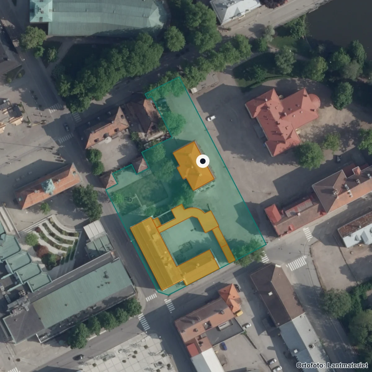 Flygbild över Nyköpings Gymnasium, ortofoto från Lantmäteriet