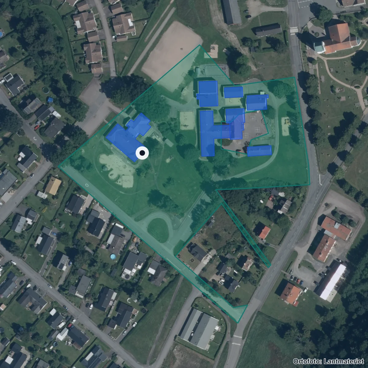Aerial view of Stoby skola, orthophoto from Lantmäteriet