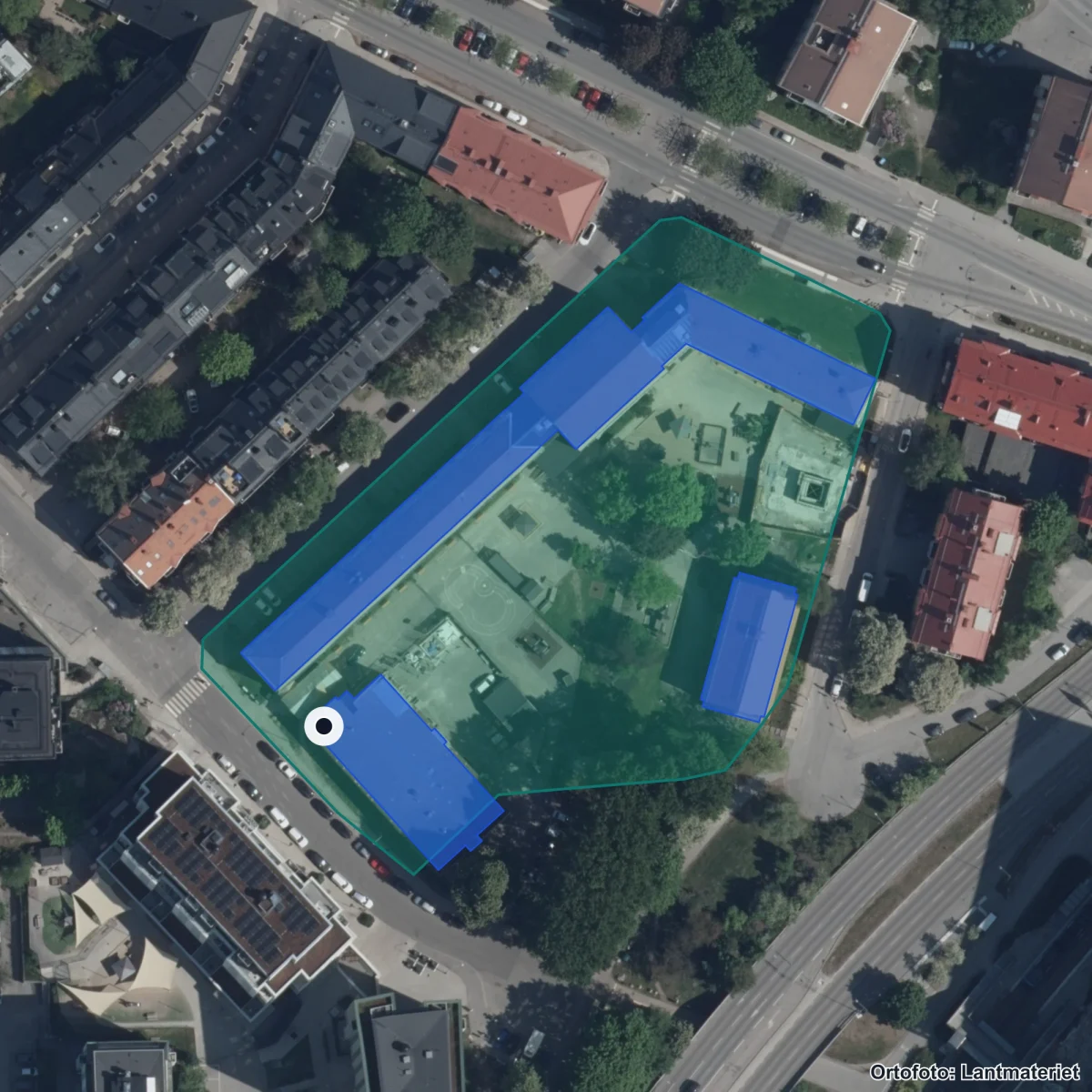 Flygbild över Peabskolan, ortofoto från Lantmäteriet