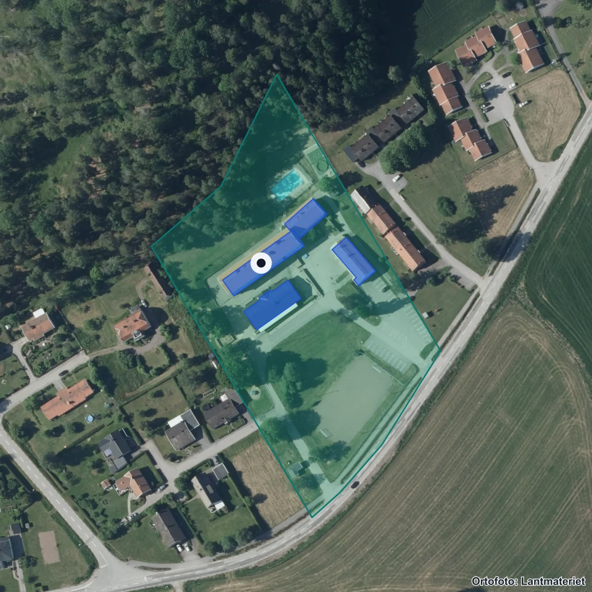 Flygbild över Blackstads skola, ortofoto från Lantmäteriet