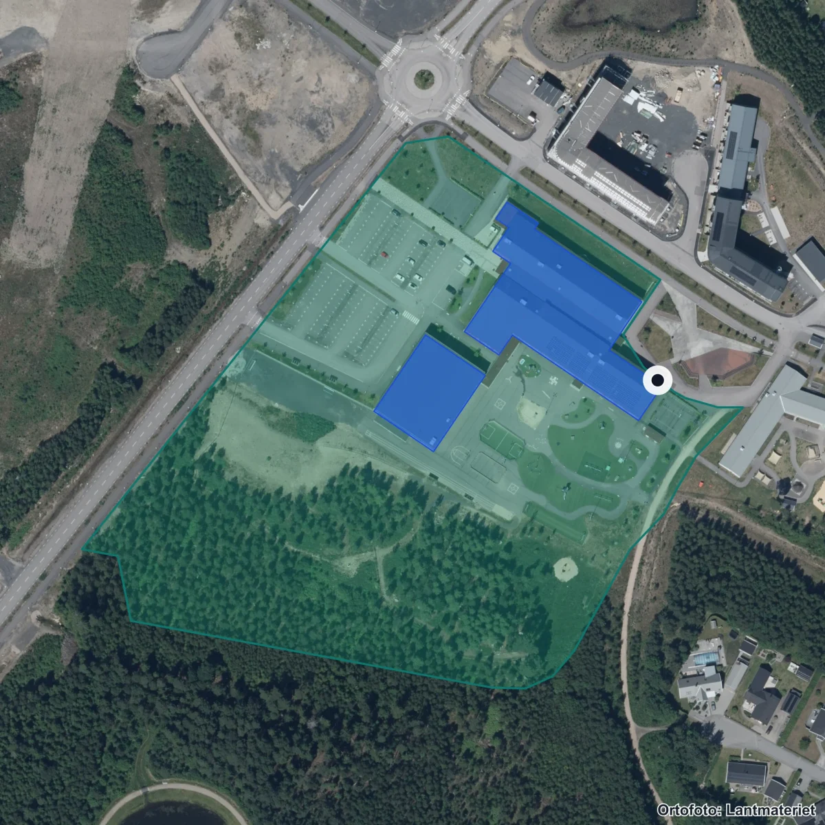 Flygbild över Paradisskolan, ortofoto från Lantmäteriet