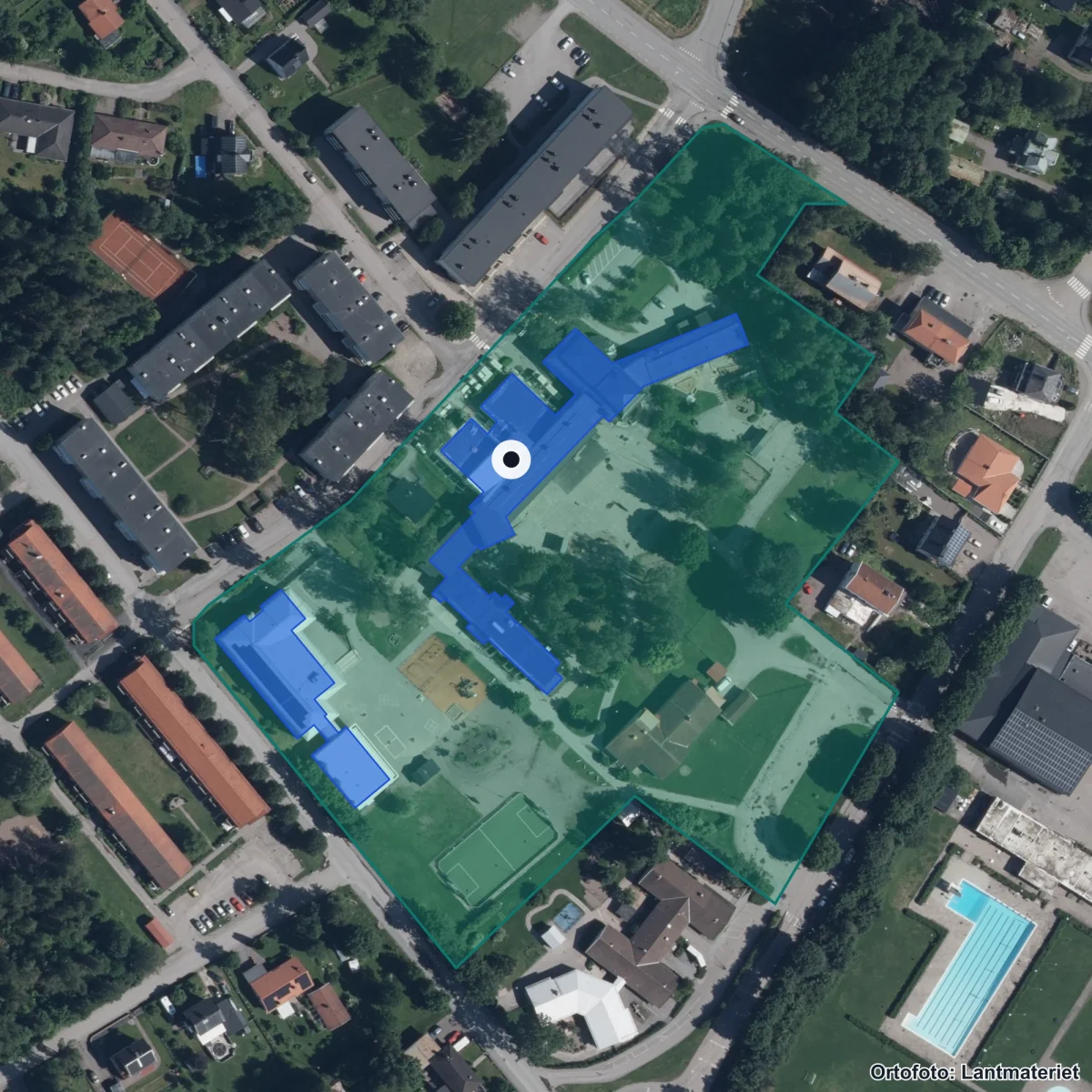 Flygbild över Örbyhus skola, ortofoto från Lantmäteriet