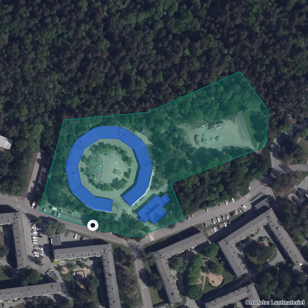 Flygbild över Talldungeskolan, ortofoto från Lantmäteriet