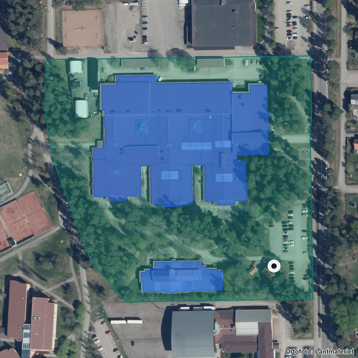 Flygbild över Lugnetgymnasiet, ortofoto från Lantmäteriet