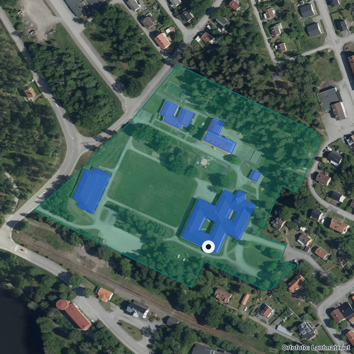 Flygbild över Ankarsrums skola, ortofoto från Lantmäteriet