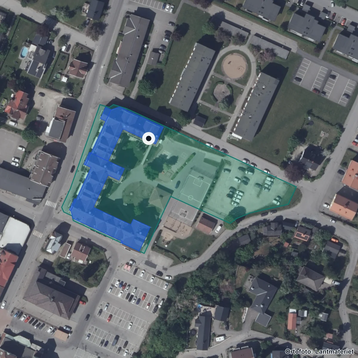 Flygbild över Nya Skolan Lilla Edet, ortofoto från Lantmäteriet