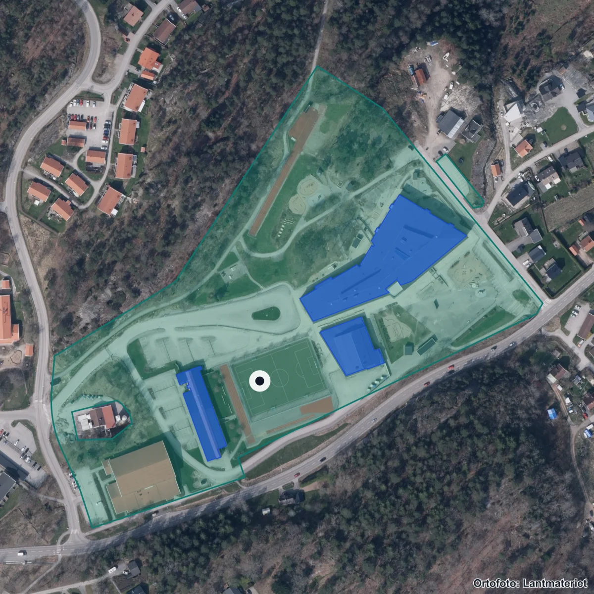 Aerial view of Orust gymnasieskola och Vuxenutbildning, orthophoto from Lantmäteriet