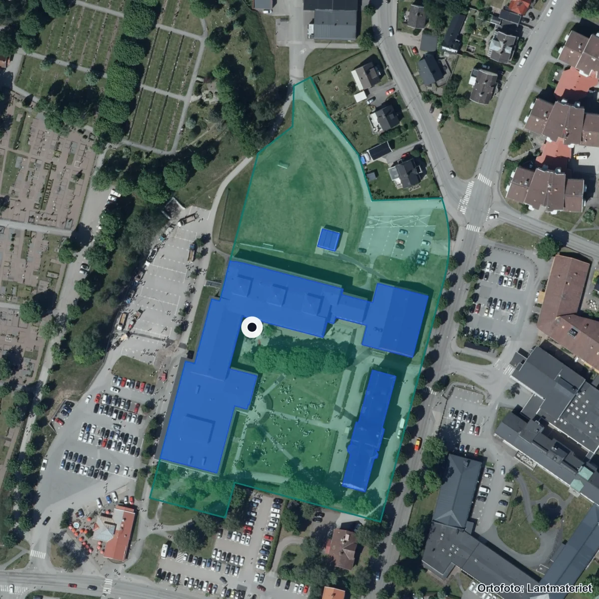Flygbild över Vimmerby gymnasium, ortofoto från Lantmäteriet