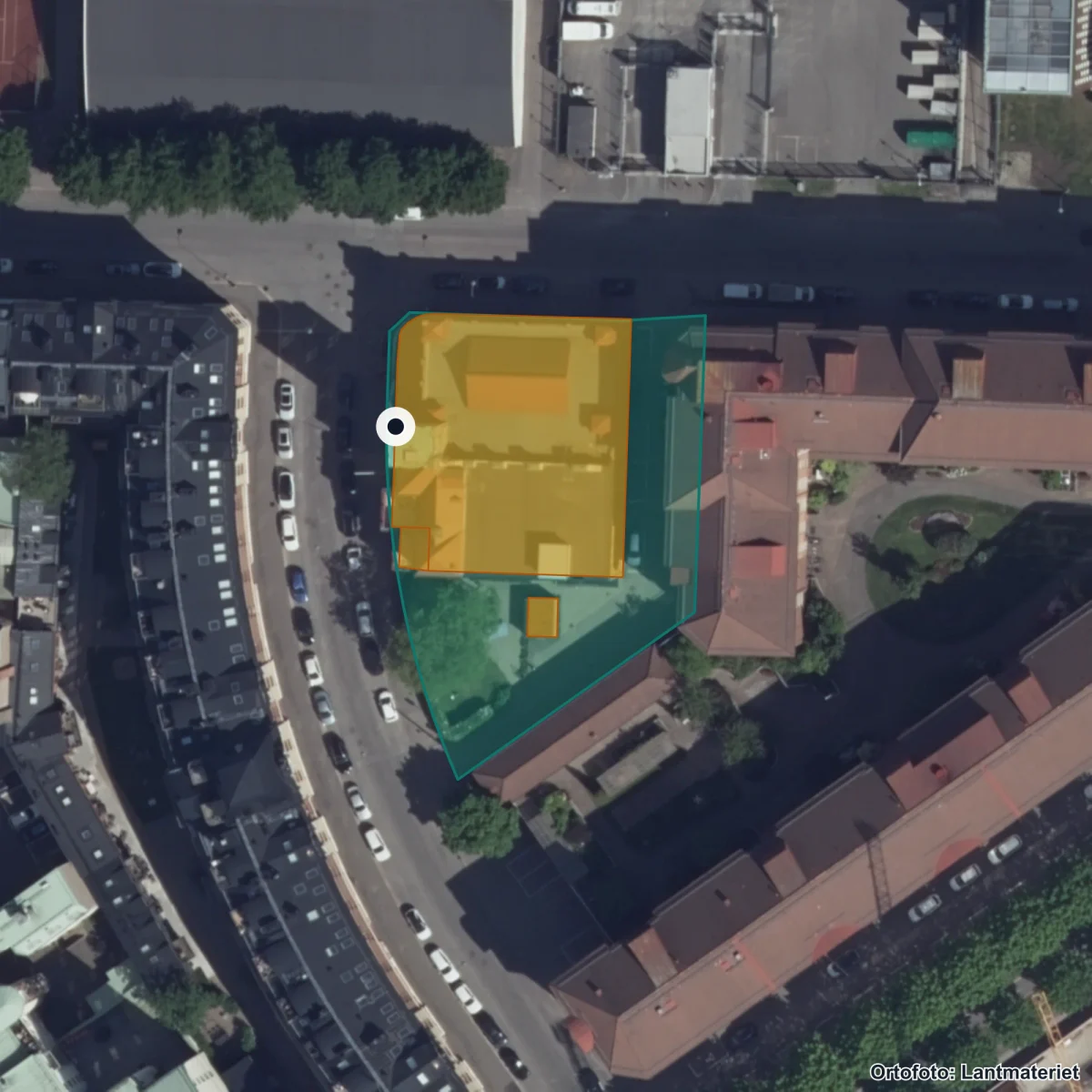 Flygbild över Montessoriskolan Elyseum, ortofoto från Lantmäteriet