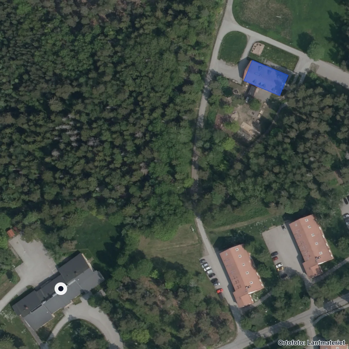 Flygbild över Norrtälje Kompetenscentrum, ortofoto från Lantmäteriet