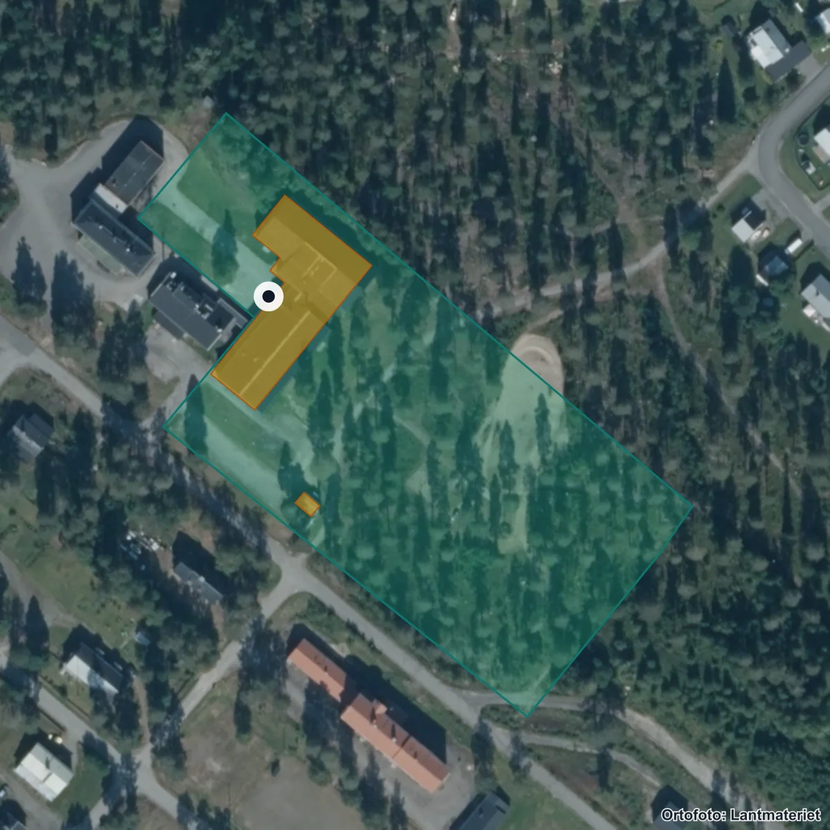 Flygbild över Furuviks skola, ortofoto från Lantmäteriet